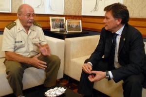 Imagen El presidente de la Diputación se reune con el coronel director de la academia